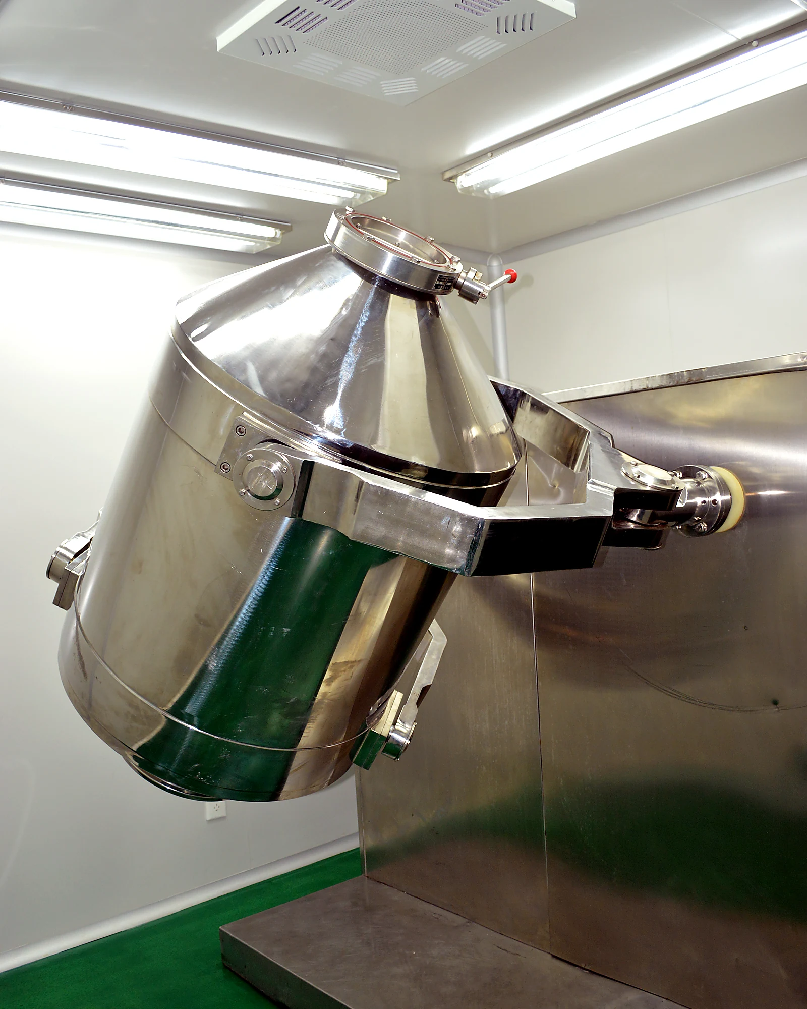 Powder blending equipment used before filling